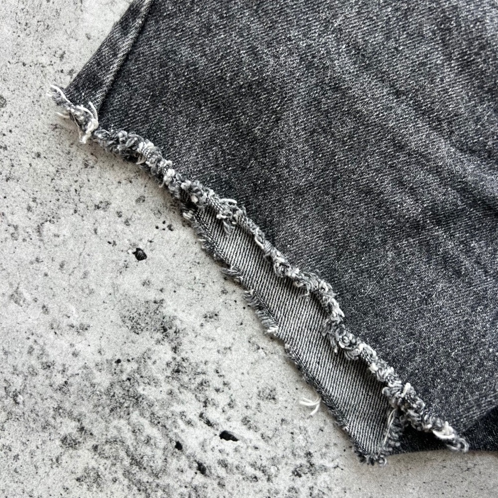 Vintage Levi's Shorts Women 30 Charcoal Grey Raw Hem Frayed 531 Denim 90s - Picture 5 of 7